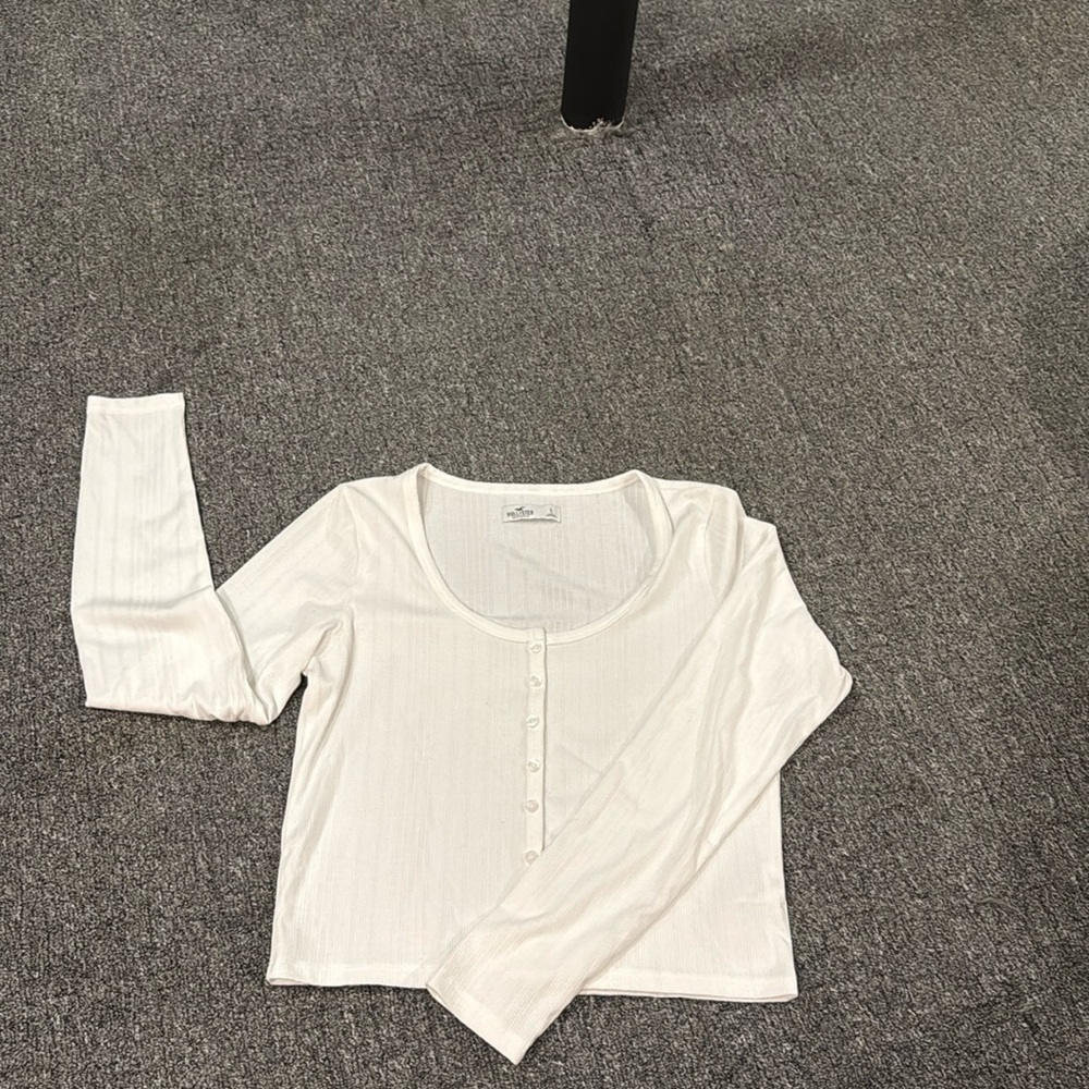 Womens white Hollister long sleeve
Size Large